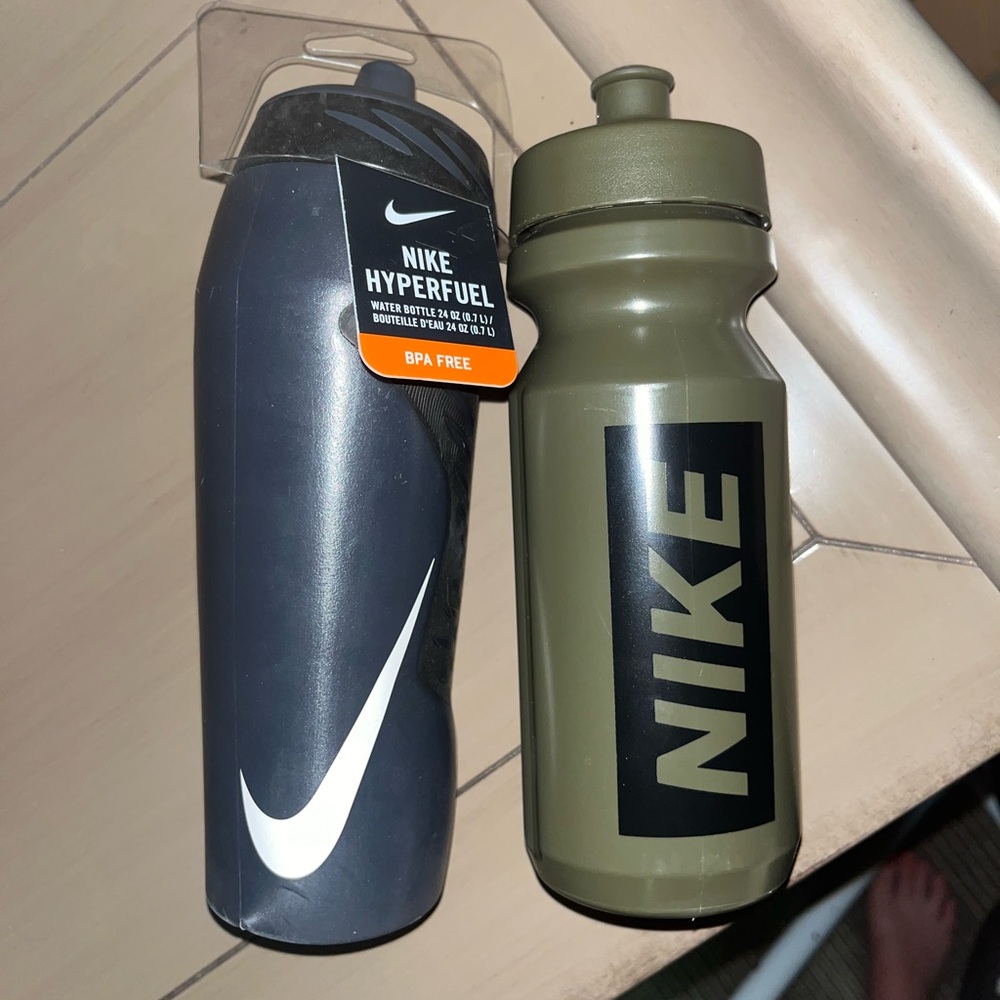 2 Nike water bottles - unused
